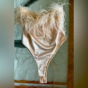 Fashion Nova show stopper, glamours feather bodysuit Never been worn